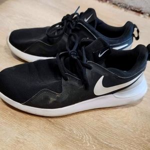 Size 9 nike running